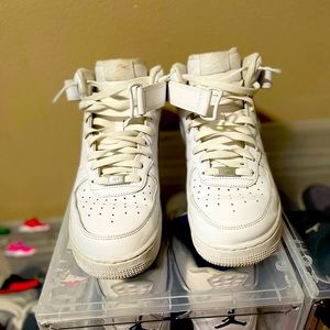 Air Force 1 Mid
